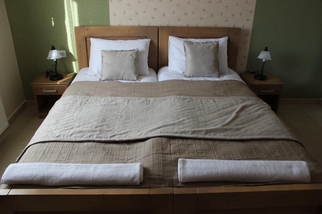 Alice Panzio Gold Bed and Breakfast Kalocsa Kamer foto