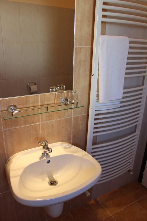 Alice Panzio Gold Bed and Breakfast Kalocsa Kamer foto