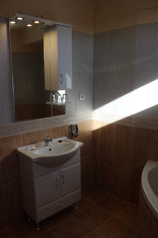 Alice Panzio Gold Bed and Breakfast Kalocsa Kamer foto